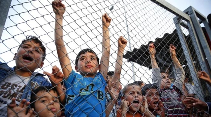 „Suntem complet șocați”. Ministerul de Interne trimite scrisori copiilor migranților prin care le cere să părăsească Marea Britanie