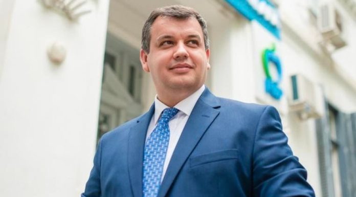 Negocieri la foc automat: Eugen Tomac începe cursa pentru susținerea parlamentară. Discuții cu PNL, USR și PSD