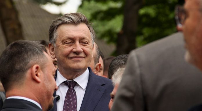 Crin Antonescu, despre tensiunile apărute în PNL după desemnarea lui Adrian Veștea ca premier: „România e în criză”, dar „în PNL e o luptă”