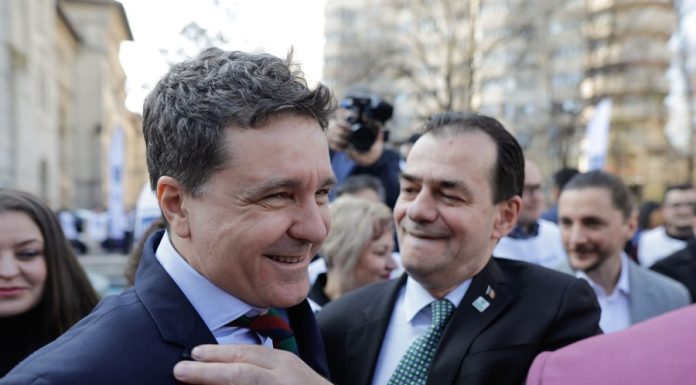 Ludovic Orban îl atacă pe Nicușor Dan după desemnarea lui Veștea ca premier: „Își dă arama pe față. A bătut palma cu PSD”