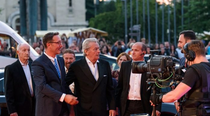 Povești din culisele TIFF: de la „vinzi și tu un tablou să-i plătim biletul lui Bradon” la întâlnirea cu Alain Delon sau Sophia Loren