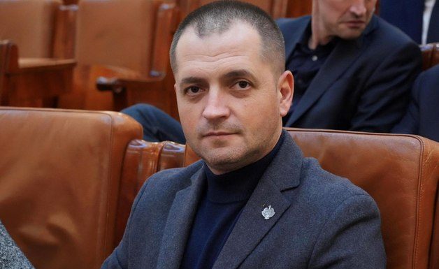 Lider PNL către colegii care îl contestă pe Veștea: „Când l-ați ales în conducerea partidului era bun, acum nu mai e?” /„Să discutăm ca un partid, nu ca o galerie”