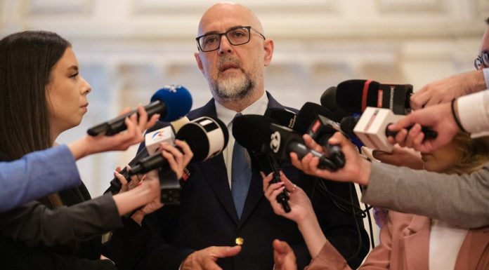 ”Felicitări, George Simion, ai dat şah şi mat!” Ce le-a transmis Kelemen Hunor parlamentarilor înainte de votul pentru Guvernul Veştea