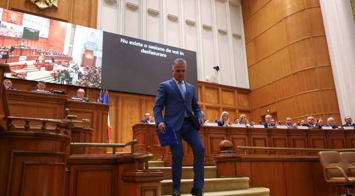SURSE Guvernul format de Adrian Veștea a picat cu 207 voturi. Cabinetul premierului desemnat nu a obținut voturile necesare învestirii