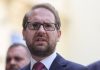 Reacția dură a lui Dominic Fritz după ce Guvernul Veștea a picat la vot: „Și proști, și fuduli, dar mai ales fără niciun gând la cetățeni”