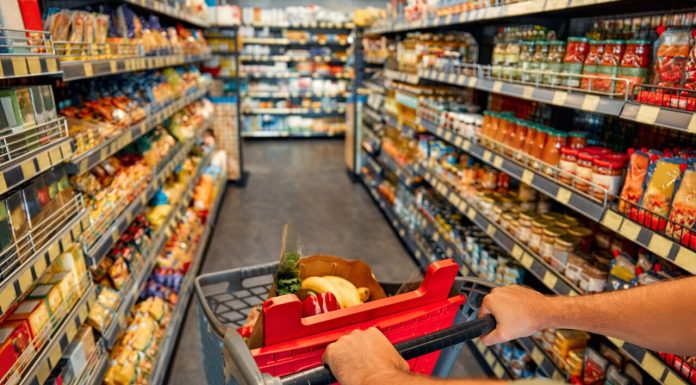 Parlamentul a aprobat prelungirea plafonării adaosului comercial la alimentele de bază ale românilor
