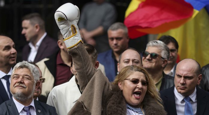 VIDEO INEDIT Șoșoacă în fața lui Putin: Românii vă admiră! Răspunsul lui Putin pentru români