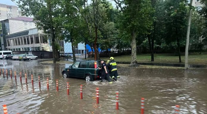 Pericol de inundaţii locale şi viituri rapide în mai multe judeţe din sudul şi estul ţării. Avertismentul hidrologilor
