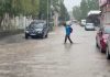 Furtunile au făcut prăpăd în zeci de localități din țară. Inundaţii în gospodării, copaci prăbuşiţi şi maşini avariate