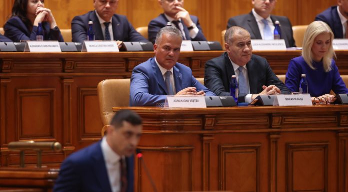 Sociolog, după respingerea Guvernului Veștea în Parlament: Culmea ironiei e să vezi trădătorii cum sunt trădați