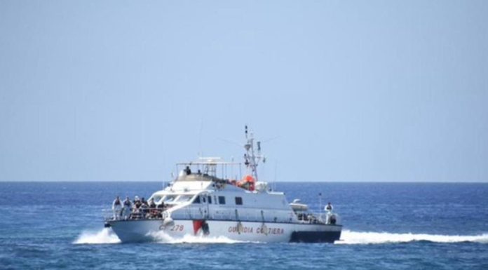 Cel puţin zece migranţi, morţi într-un naufragiu în largul Maltei