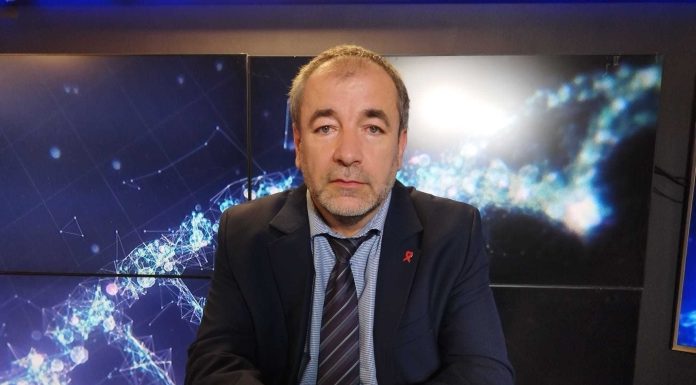 Iulian Petre (UNOPA): Sunt aproximativ 19.500 de persoane diagnosticate cu HIV, cetăţeni români care trăiesc în ţară şi peste hotare şi sistemul îi ştie în viaţă. Dintre aceste persoane, au trecut pe la spital şi au luat tratament aproximativ 16.000