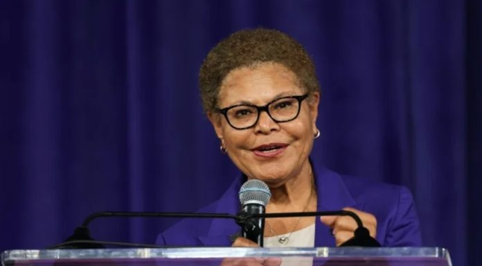 California şi Los Angelesul îşi desemnează candidaţii la posturile de guvernator şi primar. Alegeri primare au loc şi în New Jersey, Montana, South Dakota, New Mexico şi Iowa în vederea alegerilor în Congres şi unor guvernatori