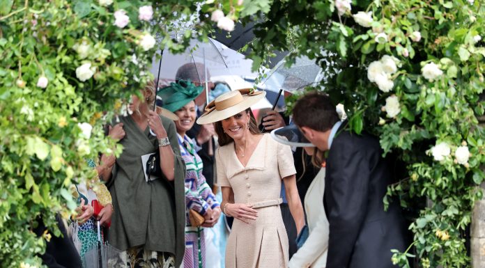 Prințesa Kate, apariție elegantă la nunta fiului prințesei Anne. Ce membri ai familiei regale au mai fost prezenți. FOTO