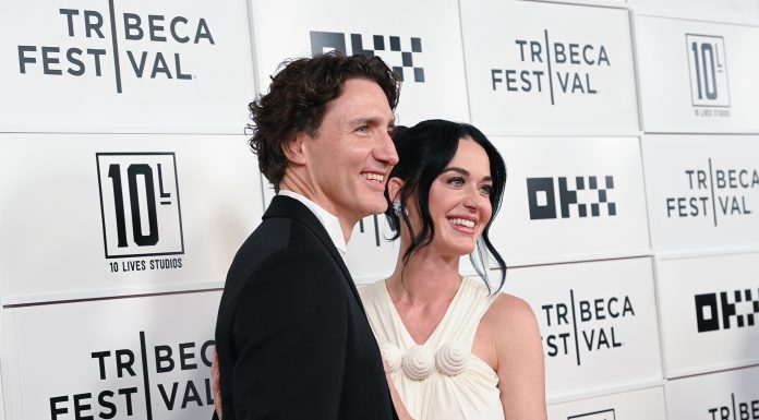 Katy Perry şi Justin Trudeau şi-au făcut debutul pe covorul roşu, confirmând relaţia la Festivalul Tribeca. FOTO