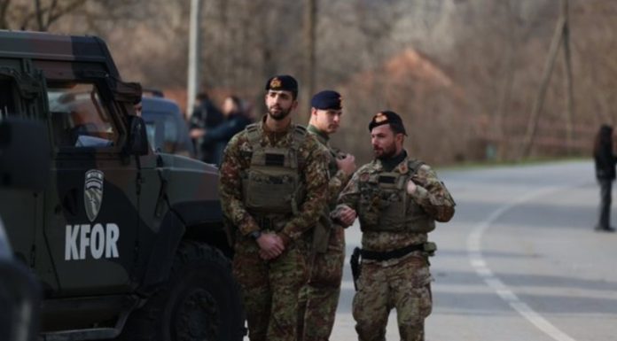 NATO anunţă o reducere a efectivelor misiunii sale KFOR în Kosovo, în urma unei ”îmbunătăţiri” a condiţiilor securităţii