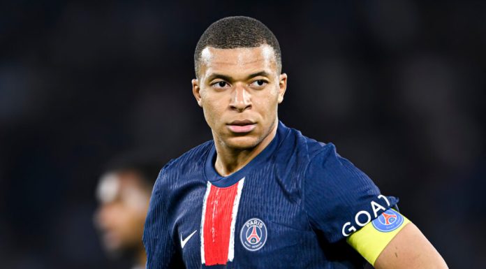 Fake news cu Mbappé și Macron se răspândește online. Un site clonă a inventat acuzații inexistente la adresa președintelui Franței