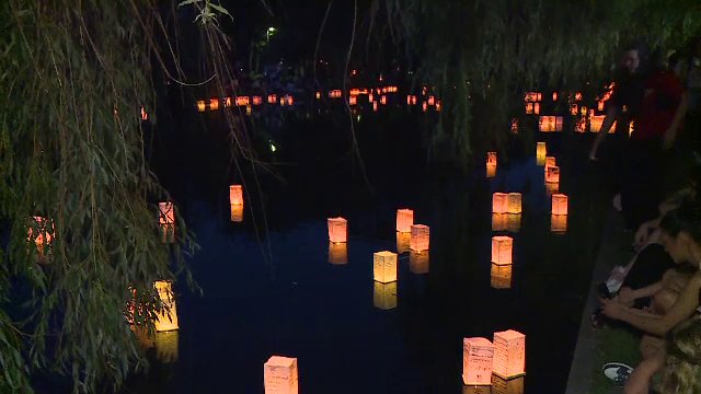 Mii de dorințe au plutit pe lacul Titan la Festivalul Lampioanelor din București. Ce reguli au fost impuse la eveniment