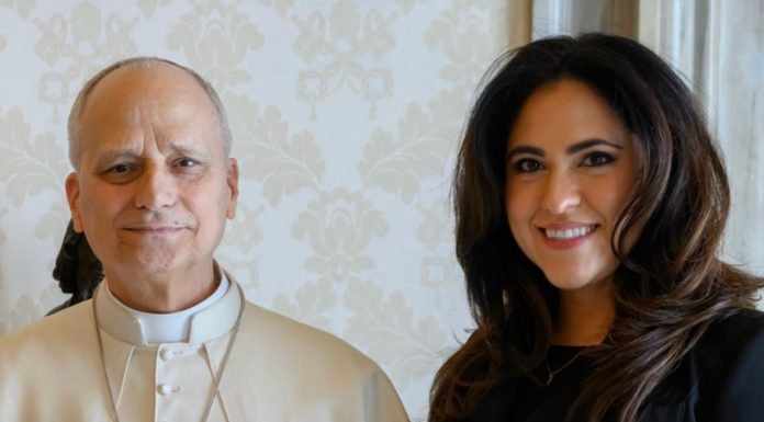 Papa Leon al XVI-lea numeşte, pentru prima oară în istoria Vaticanului, o femeie laică ”ministru” al Sfântului Scaun, María Montserrat Alvarado, la conducerea Dicasterului Comunicaţiilor. Mexicana, care conduce EWTN News, urmează să intre în Curie la 1 no