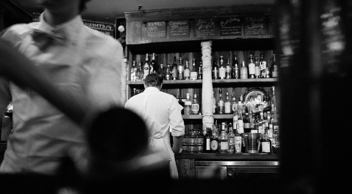 Consumul mondial de alcool va continua să scadă în pofida creșterii populației