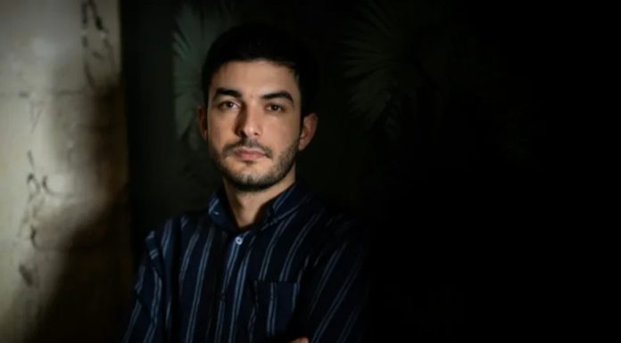 Principalul suspect într-o tentativă de omor a bloggerului azer, Mahammad Mirzali, condamnat la 30 de ani de închisoare în Franţa. Şeful comandoului, Emin Gasimov, este membru al clanului mafiei rusofone ”Hoţi în Lege”, ca ceilalţi doi membri. Alţi şase b
