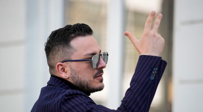 SURSE: Influencerul Makaveli, adus la audieri într-un dosar de evaziune fiscală. Prejudiciul estimat depășește 570.000 de lei