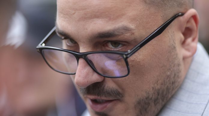Surse: Fostul consilier al Dianei Şoşoacă, influencerul Makaveli, audiat într-un dosar de evaziune fiscală