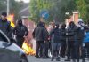 „Miliții” anti-imigranți, cu mascați, intră în case peste azilanți, în Belfast. Violențe de proporții după un atac sângeros
