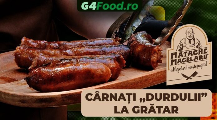 Cârnați „durdulii” la grătar cu cartofi copți, o rețetă simplă pentru mesele în familie