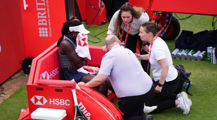 Tenis: Victoria Mboko s-a accidentat la genunchi la simplu, la Queen's Club. Participarea ei în sferturile de dublu alături de Serena Williams este incertă