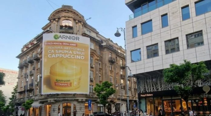 Cum ajunge un mesh ilegal să producă bani, ani la rând, pe Calea Victoriei. Motivul halucinant pentru care nu este dat jos