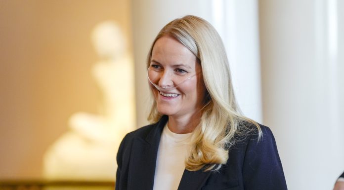 Prinţesa moştenitoare a Norvegiei se află pe lista de aşteptare pentru un transplant pulmonar