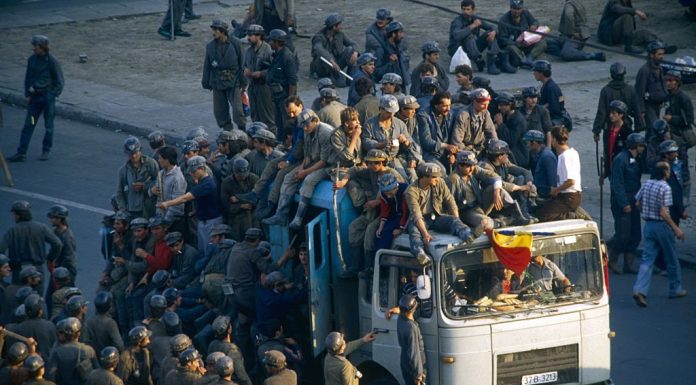 MAE marchează 36 de ani de la Mineriada din 1990 printr-o expoziție de documente diplomatice declasificate