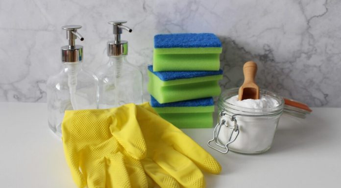 Psihologii explică motivul pentru care unii oameni fac curățenie în toată casa atunci când sunt supărați