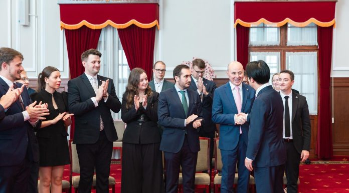 Ambasada Chinei la Bucureşti afirmă că deputatul Alexandru Muraru a intervenit în mod flagrant în afacerile interne ale Chinei, susţinând ”independenţa Taiwanului”: Ridică semne de întrebare cu privire la dacă reprezintă cu adevărat interesele României