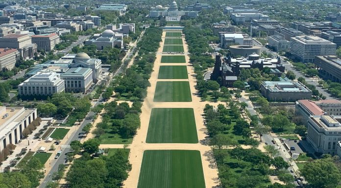 Un uriaş „8647”, simbol anti-Trump, a apărut pe peluza National Mall din Washington