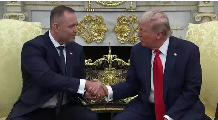 Preşedintele polonez Nawrocki, invitat din nou în SUA. El va lua parte la gala UFC organizată de ziua lui Donald Trump. Premierul Tusk îl avertizează să nu se lase „prins în cuşcă”