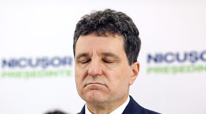Călin Georgescu îi îndeamnă pe parlamentari să-l suspende pe Nicuşor Dan. Liderul AUR, George Simion, face sondaj pe Facebook