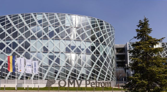 OMV Petrom securizează producţia de biocombustibili de la rafinăria Petrobrazi. Va livra combustibil sustenabil pentru aviaţie (SAF) şi ulei vegetal hidrotratat de peste 800 milioane euro pentru aeroporturi din Europa Centrală şi de Est