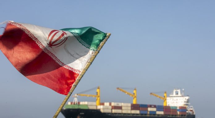Iranul va redeschide Strâmtoarea Ormuz și va putea vinde petrol în mod liber în cadrul acordului cu SUA, afirmă oficialii