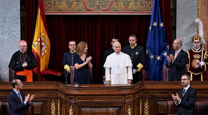 Papa Leon, discurs istoric în Parlamentul Spaniei: „Omenirea experimentează o criză spirituală profundă”