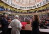 Discurs istoric al Papei Leon în Parlamentul spaniol, ovaţionat timp de 7 minute. Lumea se află într-o criză „profundă”