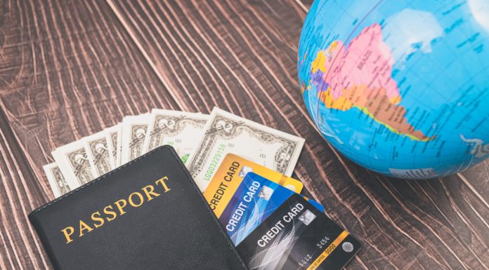 Mai multe țări europene solicită reguli mai stricte privind eliberarea vizelor turiștilor ruși