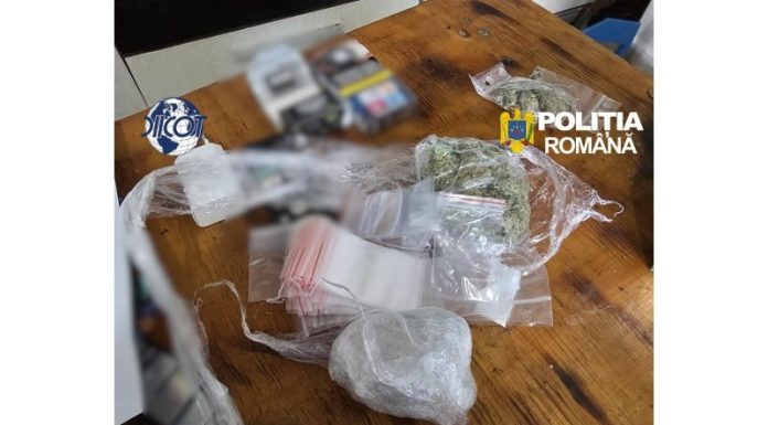 Percheziții DIICOT la o grupare de srilankezi care vindea droguri. Un tânăr a murit după o petrecere organizată de suspecți