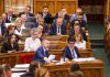 Parlamentul ungar înscrie în Constituţie limitarea mandatelor premierului la opt ani şi împiedică astfel revenirea la şefia Guvernului a lui Viktor Orban