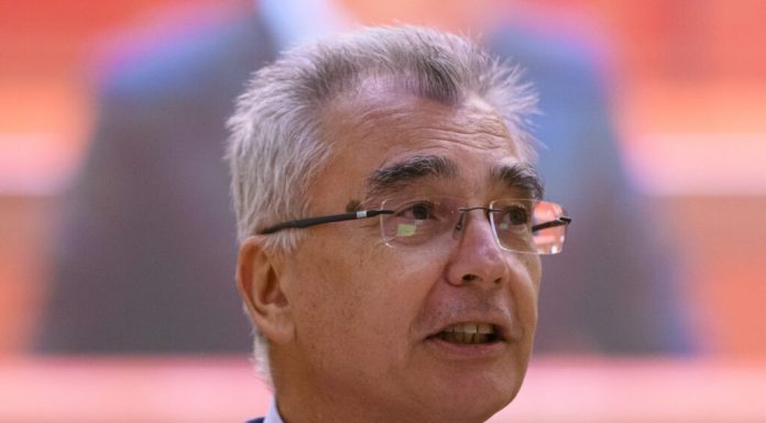 „Se vor acoperi de penibil”. Verdictul AUR pentru Guvernul Veștea