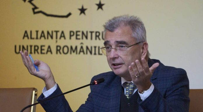 Petrișor Peiu, liderul senatorilor AUR: „Guvernul îi atribuie, fără licitație, un contract de 1 miliard de lei unei firme deținute în principal de un concitadin al premierului”