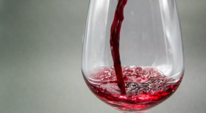Chiar și un pahar de alcool pe zi crește riscurile pentru sănătate, potrivit unui studiu
