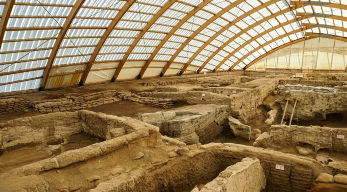 O așezare preistorică, descoperită în timpul unor lucrări la drumuri. Un detaliu i-a surprins pe arheologi
