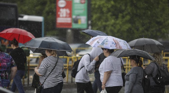 Alertă de la ANM. Cod galben de furtuni în Bucureşti şi 14 judeţe